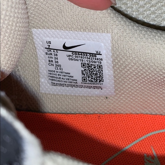 Nike shoes - Picture 10 of 10